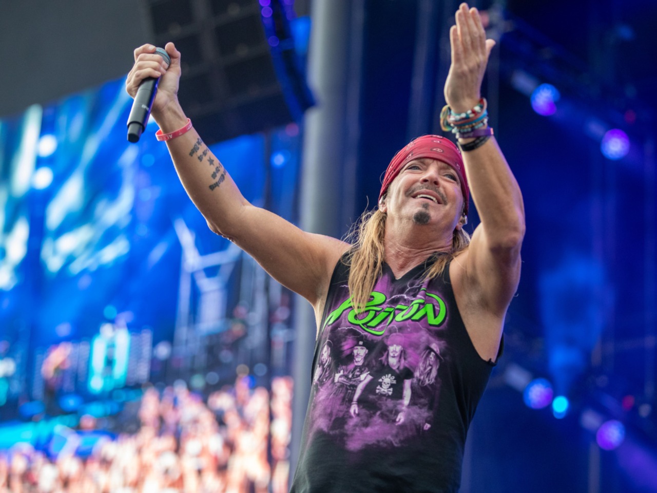 Crowd at a Bret Michaels show